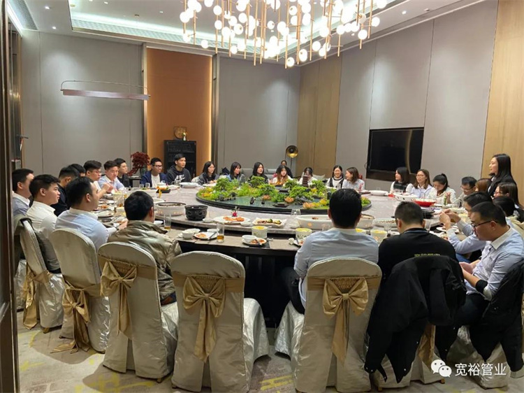 ▲济济一堂，不亦乐乎