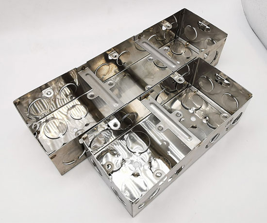 半岛.体育暗装三盒接线盒配图